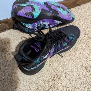Adidas basketball shoes size 8